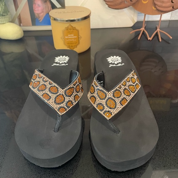 Yellow Box Sandals Size 7.5 - Picture 6 of 8